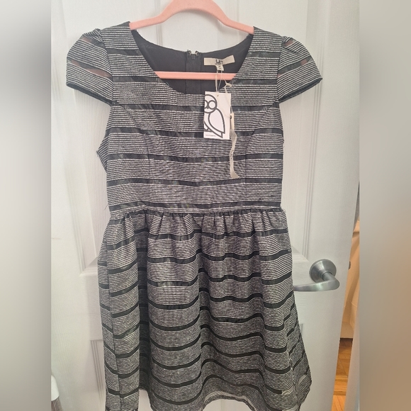 💜 2 for 30$ Beautiful Dress Kooka Metallic Cap Sleeve - Picture 1 of 6